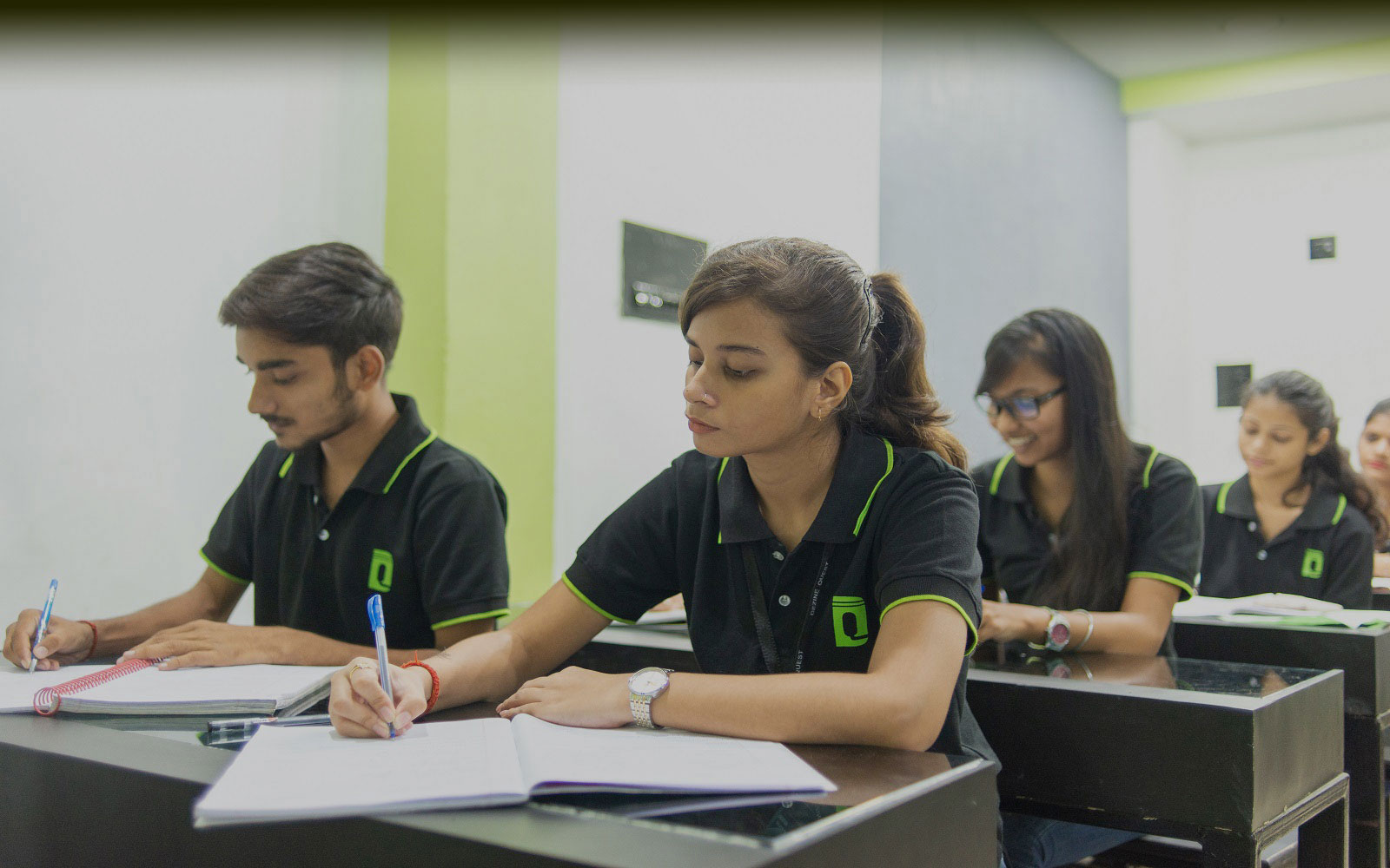 Dezine Quest offers the best NIFT coaching in Patna, providing comprehensive preparation for aspiring fashion designers. With expert guidance, personalized coaching, and a proven track record, we help students achieve their dreams.
