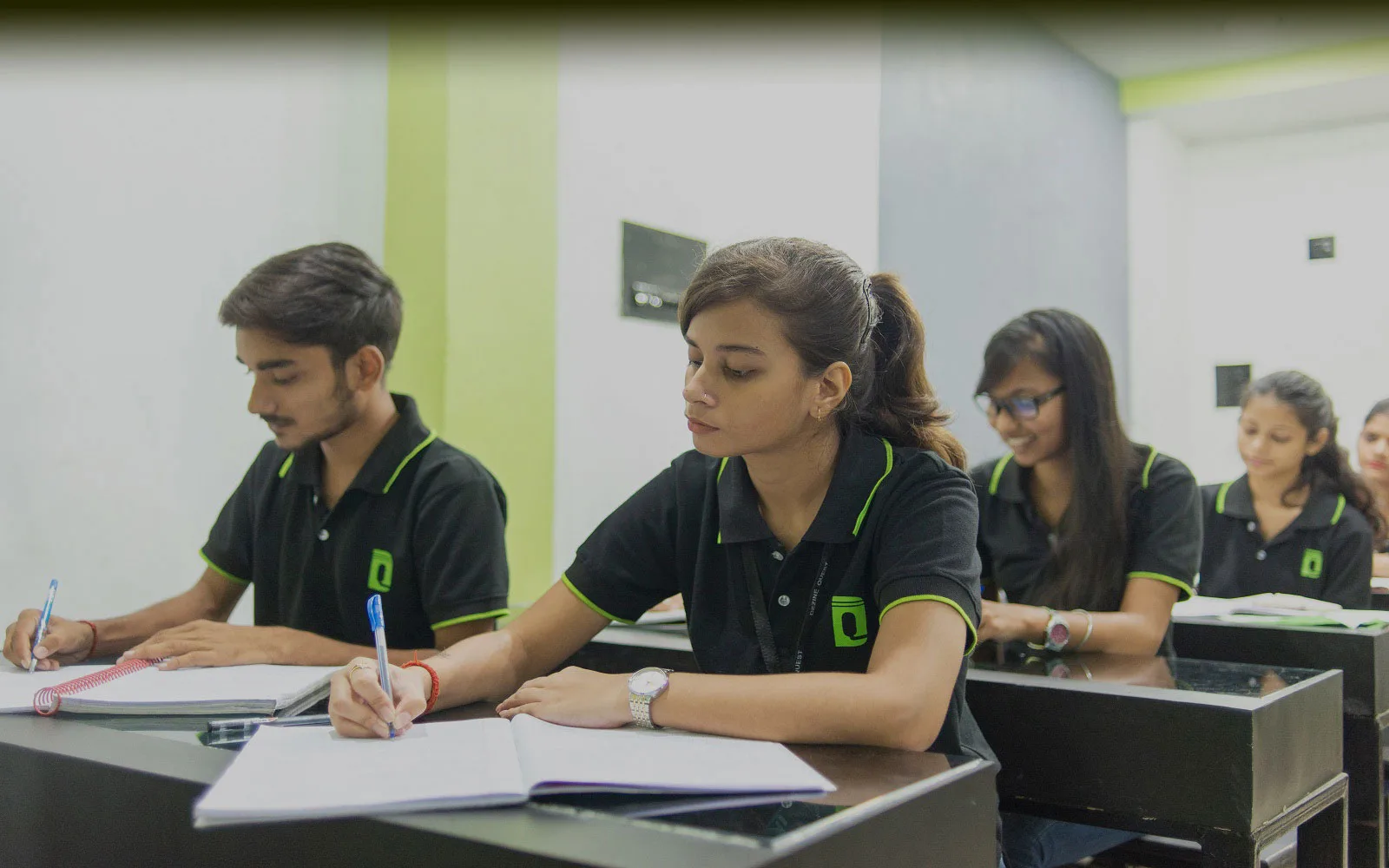 Dezine Quest offers the best NIFT coaching in Patna, providing comprehensive preparation for aspiring fashion designers. With expert guidance, personalized coaching, and a proven track record, we help students achieve their dreams.