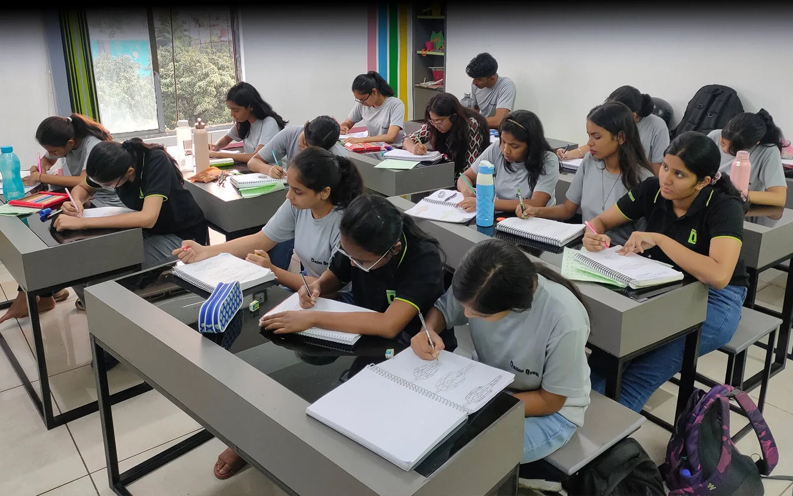 Dezine Quest NIFT coaching in Patna website banner